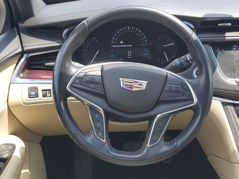 Used 2018 Cadillac XT5 Luxury w/ Driver Awareness Package AWD/4WD image 28