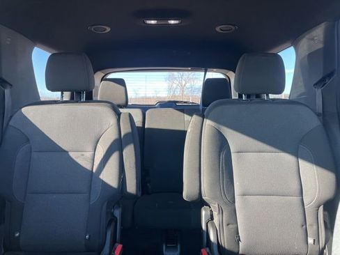 Used 2023 Chevrolet Traverse LT image 33