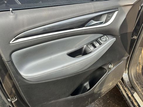 Used 2020 Buick Enclave Essence w/ Sport Touring Edition image 18