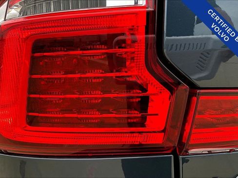 Used 2024 Volvo XC60 T8 Plus w/ Protection Package Premier image 40