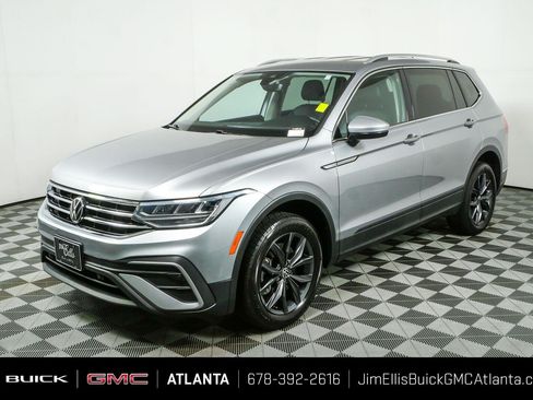 Used 2024 Volkswagen Tiguan SE AWD/4WD image 24