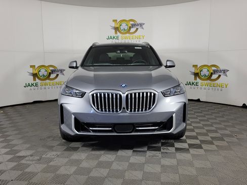 New 2026 BMW X5 xDrive50e image 2