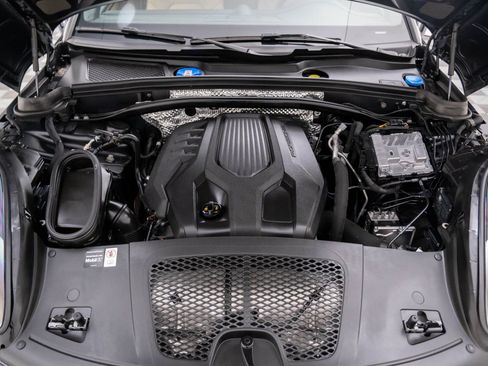 Certified 2025 Porsche Macan image 25