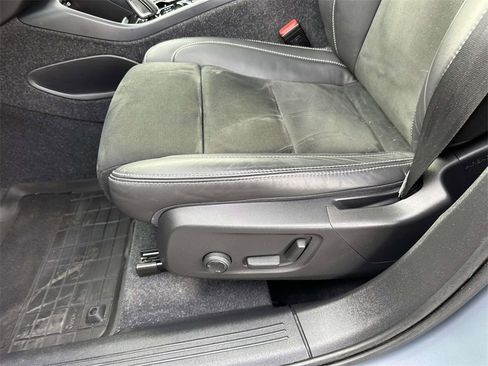 Used 2021 Volvo XC40 T5 R-Design w/ Climate Package image 17