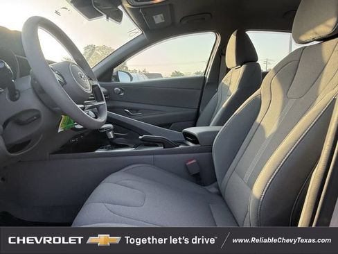 Used 2021 Hyundai Elantra SE FWD image 9