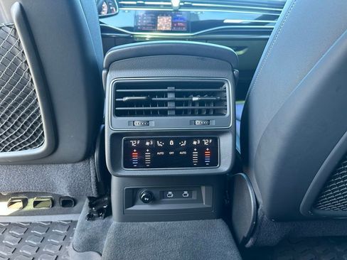 Used 2025 Audi Q8 Premium Plus image 24
