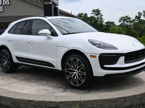Used 2026 Porsche Macan AWD/4WD image 3