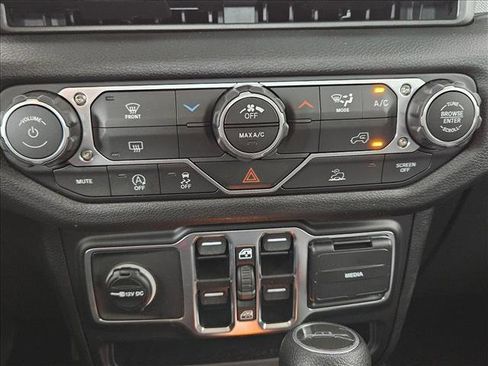 Used 2025 Jeep Gladiator Sport AWD/4WD image 15