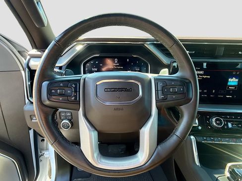 Used 2025 GMC Sierra 1500 Denali w/ Denali Reserve Package AWD/4WD image 12