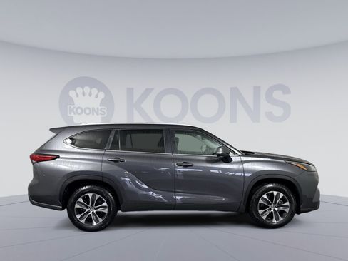Used 2023 Toyota Highlander XLE FWD image 8