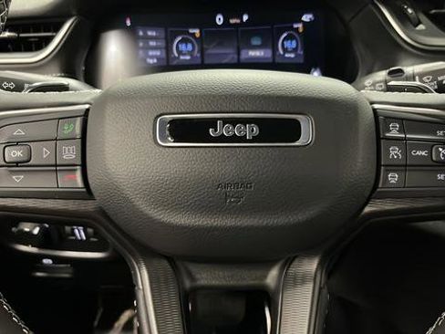 Used 2025 Jeep Grand Cherokee Altitude AWD/4WD image 15