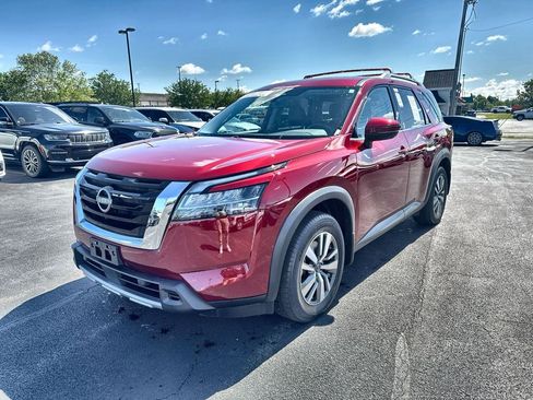 Used 2024 Nissan Pathfinder SL AWD/4WD image 4