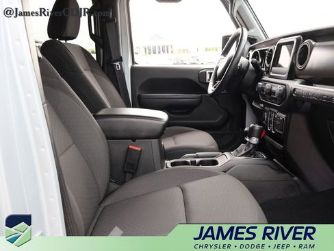 Used 2023 Jeep Wrangler Unlimited w/ Cold Weather Group AWD/4WD image 9