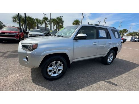 Used 2024 Toyota 4Runner SR5 image 6
