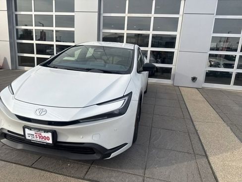 Used 2025 Toyota Prius LE image 2