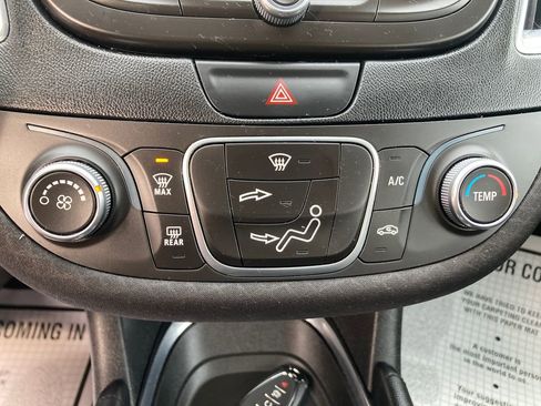 Used 2017 Chevrolet Malibu LT image 25