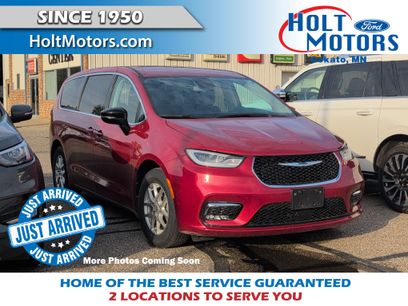 Used 2024 Chrysler Pacifica Touring-L