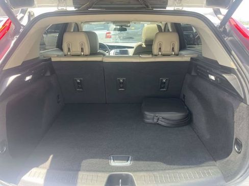 Used 2023 Cadillac XT4 Luxury w/ Cold Weather Package FWD image 12