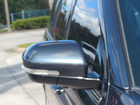 Used 2022 Ford Expedition Limited image 11