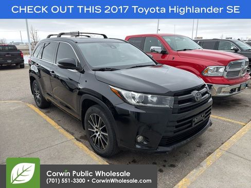 Used 2017 Toyota Highlander SE image 1