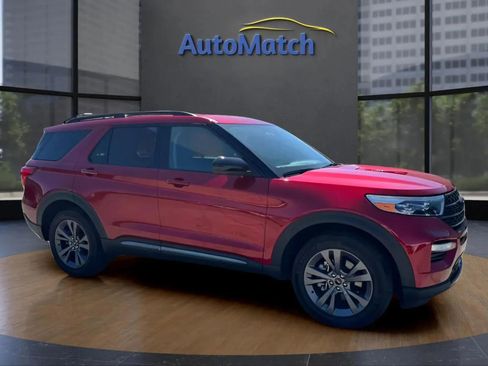 Used 2024 Ford Explorer XLT w/ Equipment Group 202A AWD/4WD image 14