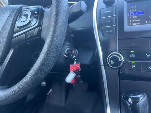 Used 2017 Toyota Camry LE FWD image 32