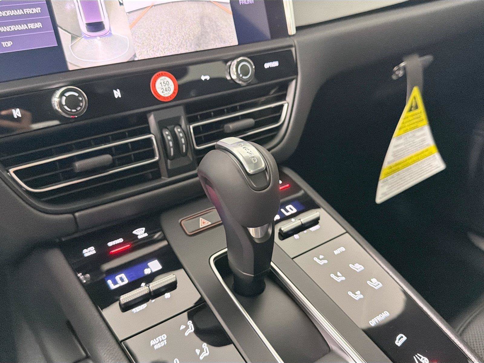 Certified 2025 Porsche Macan S AWD/4WD image 34