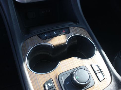 Used 2023 GMC Acadia SLE w/ Driver Convenience Package FWD image 23