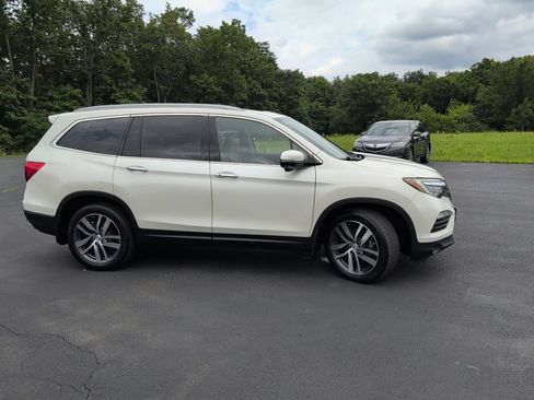 Used 2017 Honda Pilot Touring image 6