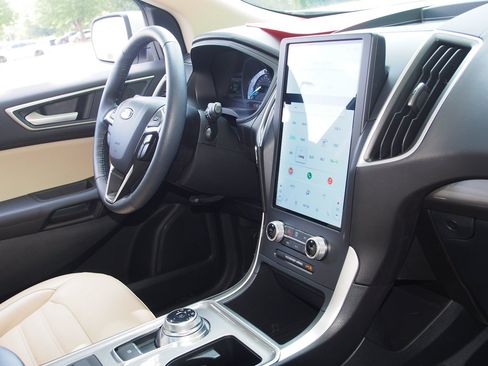 Used 2024 Ford Edge SEL w/ Convenience Package AWD/4WD image 10