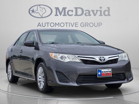 Used 2014 Toyota Camry LE FWD image 7