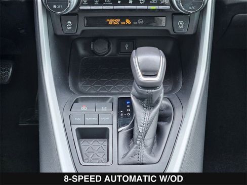 Used 2020 Toyota RAV4 XLE Premium image 21