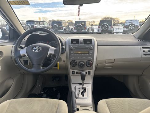 Used 2011 Toyota Corolla LE image 24