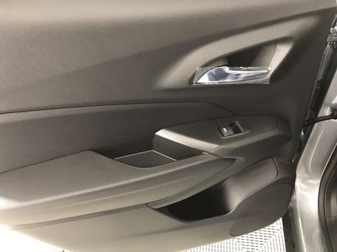 New 2026 Chevrolet Trax LT image 9