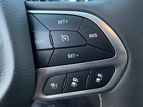 Used 2026 Chrysler Pacifica Select FWD image 32