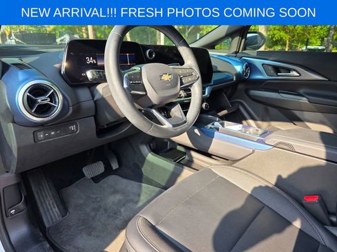 Used 2025 Chevrolet Equinox EV LT FWD image 8