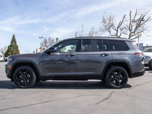 Used 2021 Jeep Grand Cherokee L Laredo image 4