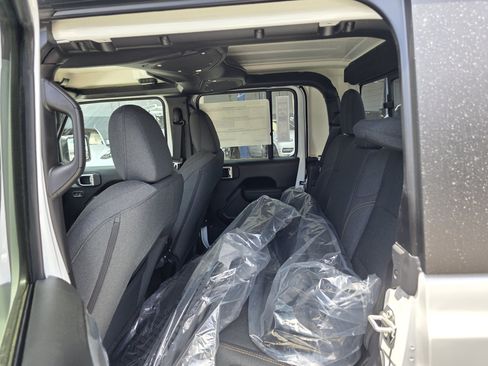 New 2026 Jeep Gladiator Sport AWD/4WD image 7