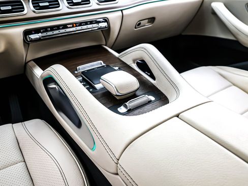 Used 2022 Mercedes-Benz GLS 450 4MATIC image 5