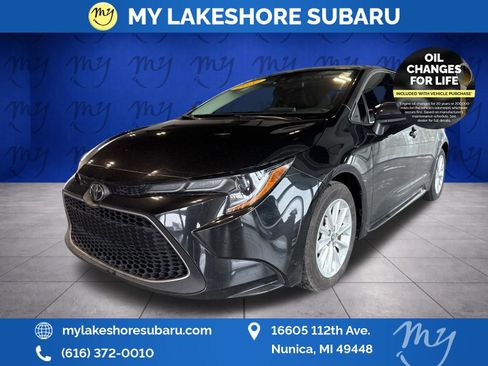 Used 2020 Toyota Corolla XLE image 3