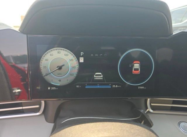 Used 2025 Hyundai Elantra Limited FWD image 9