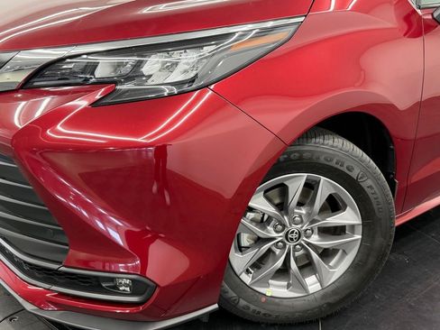 New 2026 Toyota Sienna XLE FWD image 4