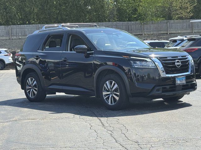 Used 2024 Nissan Pathfinder SL AWD/4WD image 2