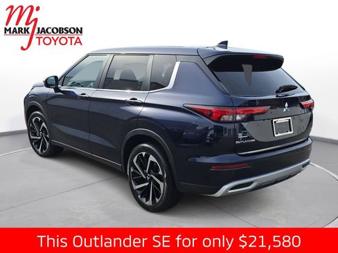 Used 2022 Mitsubishi Outlander SE image 13