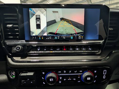 Used 2025 Chevrolet Silverado 2500 ZR2 w/ Technology Package image 25