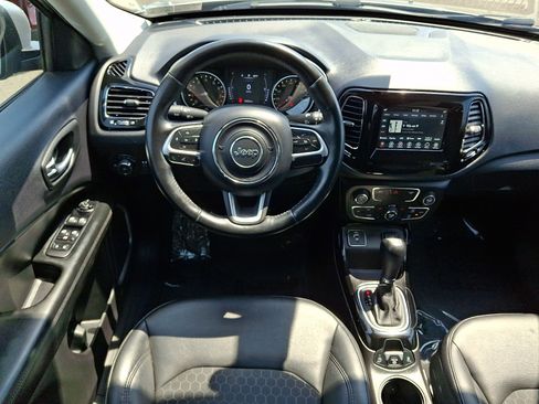 Used 2019 Jeep Compass Latitude FWD image 13