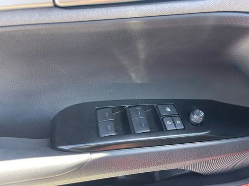 Used 2025 Toyota Camry LE image 5