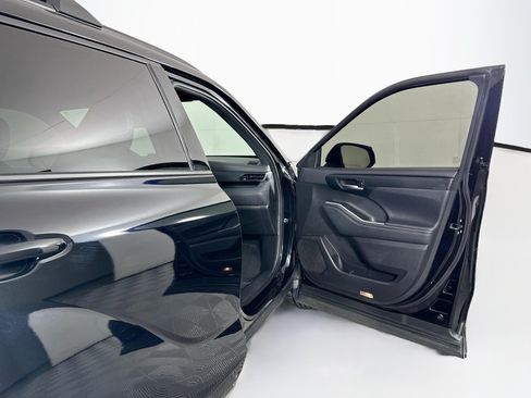 Used 2021 Toyota Highlander XSE AWD/4WD image 35
