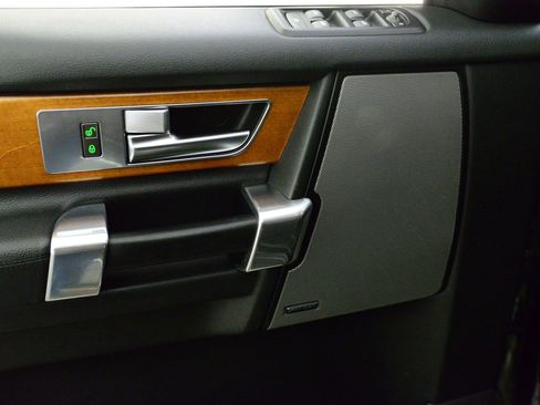 Used 2016 Land Rover LR4 image 23