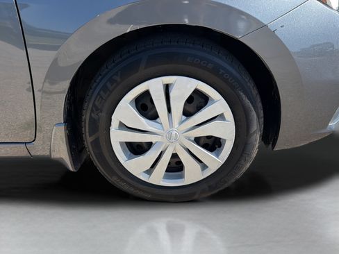 Used 2022 Nissan Versa S FWD image 9
